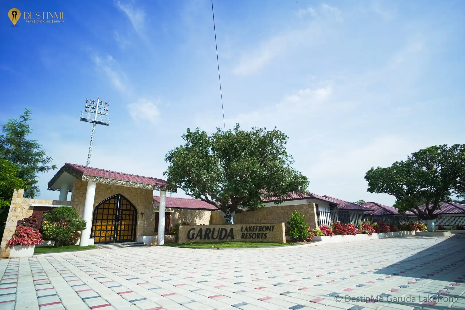 DestinMe Garuda Lakefront Resort